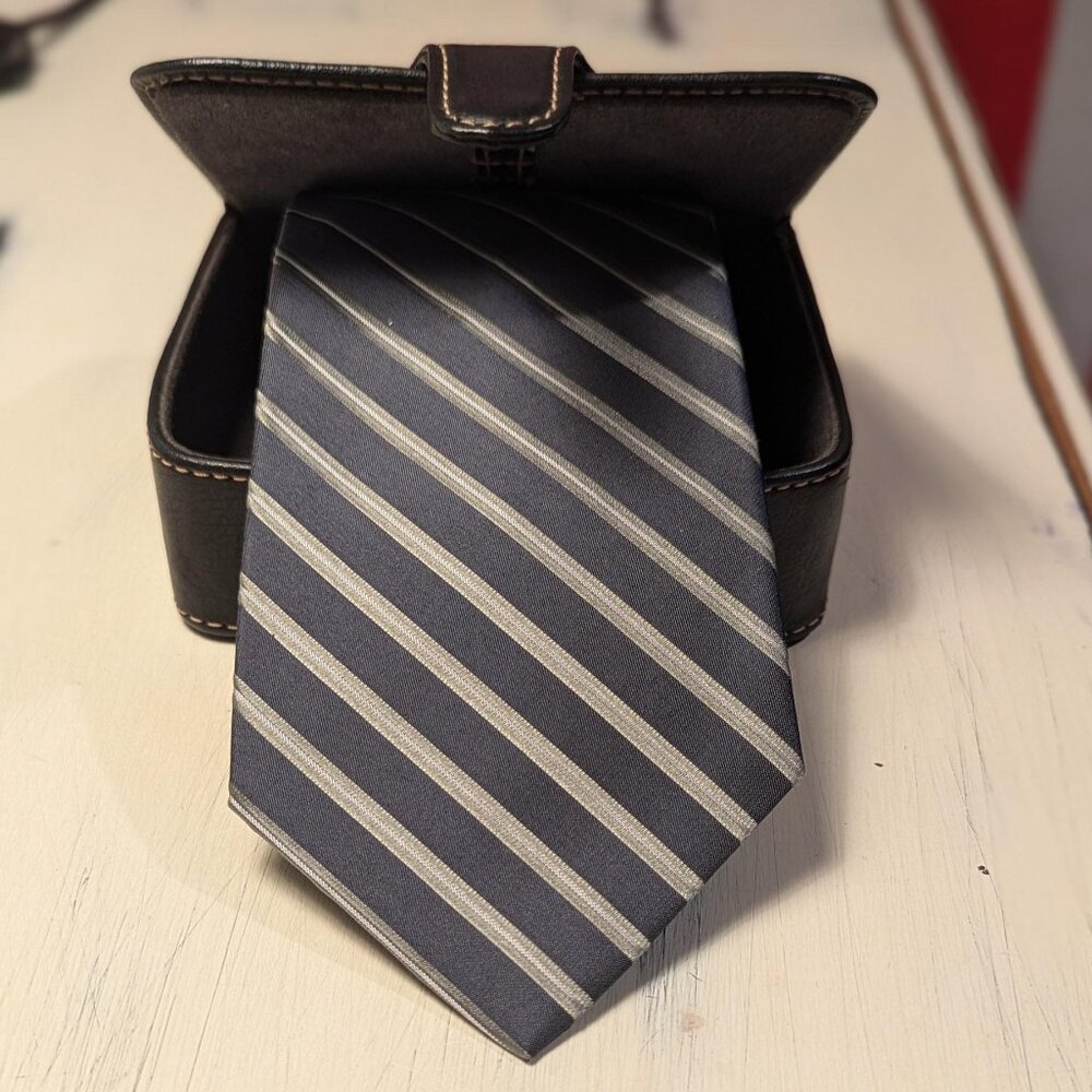 Perry Ellis Tie Gray Black Silver Stripes 56.5 x 3.5/8  + Vtg Leather Portfolio